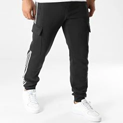 Top 10 ⌛ Pantalon Jogging Cargo A Bandes HK9689 Noir de Adidas Originals 🔥 12 Top 10 ⌛ Pantalon Jogging Cargo A Bandes HK9689 Noir de Adidas Originals 🔥 -Pas Cher adidas Magasin adidas 323768 HK9689 20220621T122247 05