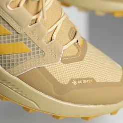 Grosses soldes 🤩 Baskets Terrex Trailmaker GTX GZ0345 Beige Tone Victory Gold Flash Orange de Adidas Performance 😍 -Pas Cher adidas Magasin adidas 324635 GZ0345 20220624T155246 02