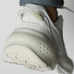 Grosses soldes 🛒 Baskets Ozrah GX1875 Crystal White Aluminium Core Black de Adidas Originals ⌛ -Pas Cher adidas Magasin adidas 324716 GX1875 20220624T151054 04