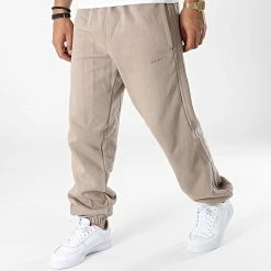 Bon marché 💯 Pantalon Jogging A Bandes Essential Logo HK2727 Marron de Adidas Originals 🌟