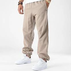 Bon marché 💯 Pantalon Jogging A Bandes Essential Logo HK2727 Marron de Adidas Originals 🌟 -Pas Cher adidas Magasin adidas 324878 HK2727 20220627T160454 03