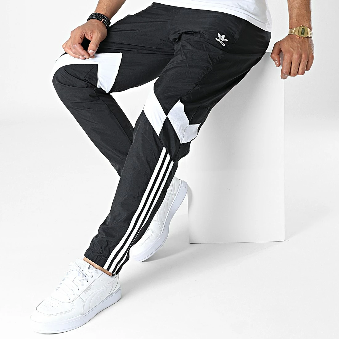 Budget ⌛ Pantalon Jogging A Bandes HK7325 Noir de Adidas Originals 😍 5 Budget ⌛ Pantalon Jogging A Bandes HK7325 Noir de Adidas Originals 😍 – Image 3