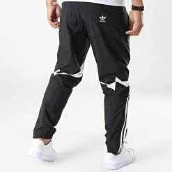 Budget ⌛ Pantalon Jogging A Bandes HK7325 Noir de Adidas Originals 😍 14 Budget ⌛ Pantalon Jogging A Bandes HK7325 Noir de Adidas Originals 😍 -Pas Cher adidas Magasin adidas 324891 HK7325 20220627T160516 06
