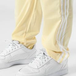 Meilleur prix 🛒 Pantalon Jogging A Bandes HR7900 Jaune de Adidas Originals ❤️ -Pas Cher adidas Magasin adidas 325158 HR7900 20220627T160828 04