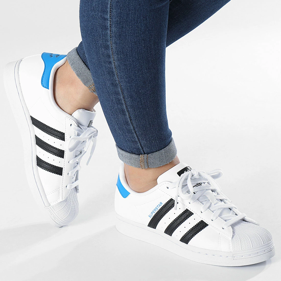Coupon 😉 Baskets Femme Superstar GY9319 Cloud White Core Black Blue de Adidas Originals 💯 5 Coupon 😉 Baskets Femme Superstar GY9319 Cloud White Core Black Blue de Adidas Originals 💯 – Image 3