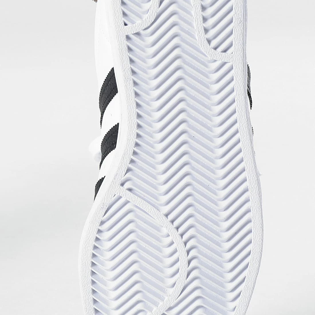 Coupon 😉 Baskets Femme Superstar GY9319 Cloud White Core Black Blue de Adidas Originals 💯 7 Coupon 😉 Baskets Femme Superstar GY9319 Cloud White Core Black Blue de Adidas Originals 💯 – Image 5