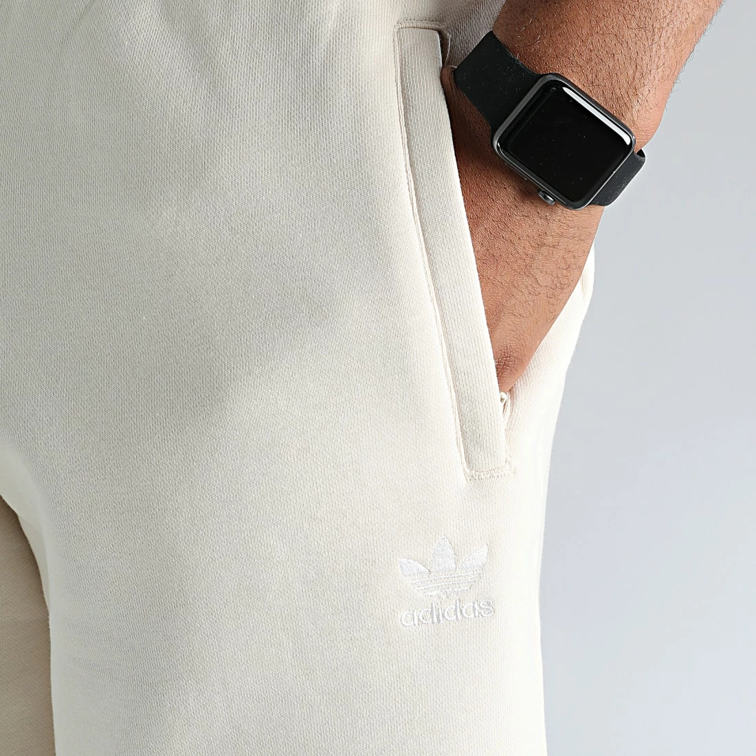 Sortie 😉 Short Jogging Essential H34681 Beige de Adidas Originals ⭐ 4 Sortie 😉 Short Jogging Essential H34681 Beige de Adidas Originals ⭐ – Image 2