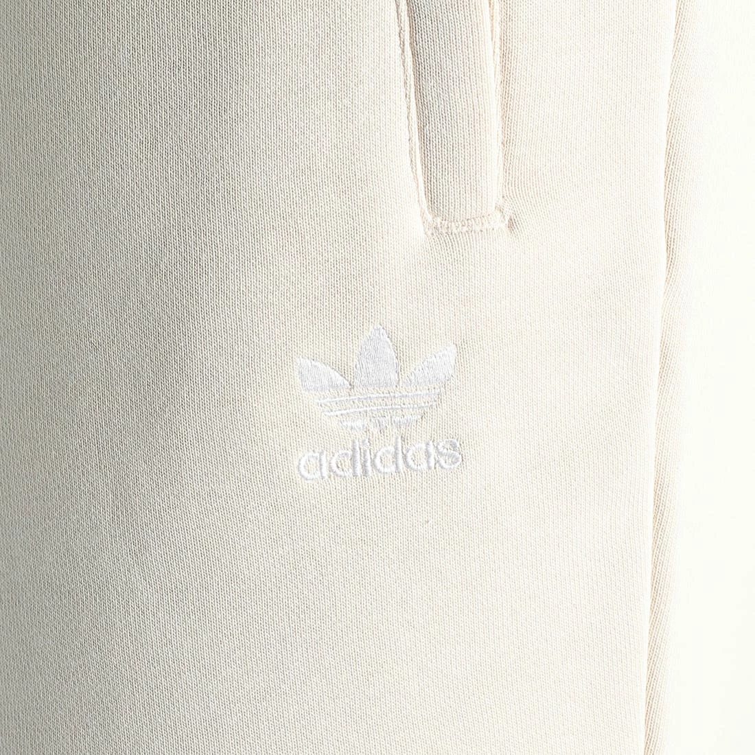 Sortie 😉 Short Jogging Essential H34681 Beige de Adidas Originals ⭐ 6 Sortie 😉 Short Jogging Essential H34681 Beige de Adidas Originals ⭐ – Image 4