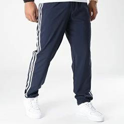 Sortie 👏 Pantalon Jogging A Bandes 3 Stripes GK8981 Bleu Marine de adidas ❤️ -Pas Cher adidas Magasin adidas 326401 GK8981 20220704T162206 04