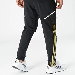 Meilleure affaire 🛒 Pantalon Jogging A Bandes Juventus HA2630 Noir de adidas 😉 14 Meilleure affaire 🛒 Pantalon Jogging A Bandes Juventus HA2630 Noir de adidas 😉 -Pas Cher adidas Magasin adidas 326521 HA2630 20220701T145134 06
