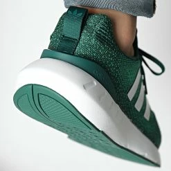 Meilleur prix 👏 Baskets Swift Run 22 GZ3501 Court Green Cloud White Bayou Green de Adidas Originals ❤️ -Pas Cher adidas Magasin adidas 326556 GZ3501 20220701T143206 04
