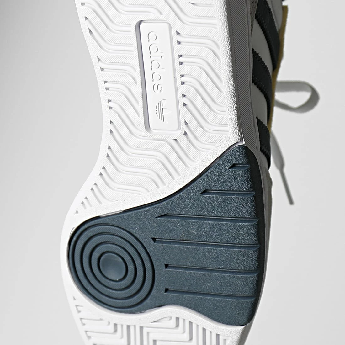 Meilleure vente 🎁 Baskets Courtic GX4366 Footwear White Grey One de Adidas Originals 🥰 7 Meilleure vente 🎁 Baskets Courtic GX4366 Footwear White Grey One de Adidas Originals 🥰 – Image 5