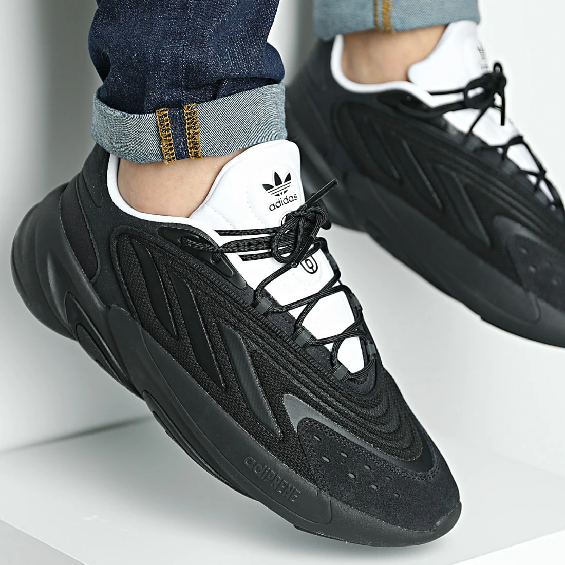 Vente flash 😀 Baskets Ozelia GX4499 Core Black Cloud White de Adidas Originals 🌟 3 Vente flash 😀 Baskets Ozelia GX4499 Core Black Cloud White de Adidas Originals 🌟