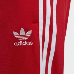 Meilleure vente ✔️ Pantalon Jogging A Bandes Enfant SST HD2047 Rouge de Adidas Originals 👍 8 Meilleure vente ✔️ Pantalon Jogging A Bandes Enfant SST HD2047 Rouge de Adidas Originals 👍 -Pas Cher adidas Magasin adidas 327427 HD2047 20220729T161905 02