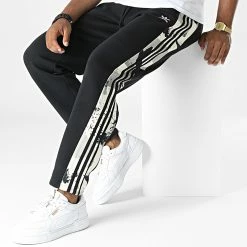 Top 10 🎉 Pantalon Jogging A Bandes Camo HK2808 Noir de adidas ❤️ 11 Top 10 🎉 Pantalon Jogging A Bandes Camo HK2808 Noir de adidas ❤️ -Pas Cher adidas Magasin adidas 327439 HK2808 20220712T160228 03