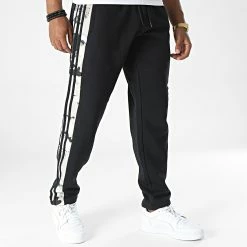 Top 10 🎉 Pantalon Jogging A Bandes Camo HK2808 Noir de adidas ❤️ 13 Top 10 🎉 Pantalon Jogging A Bandes Camo HK2808 Noir de adidas ❤️ -Pas Cher adidas Magasin adidas 327439 HK2808 20220712T160231 05