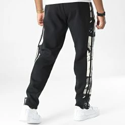 Top 10 🎉 Pantalon Jogging A Bandes Camo HK2808 Noir de adidas ❤️ 14 Top 10 🎉 Pantalon Jogging A Bandes Camo HK2808 Noir de adidas ❤️ -Pas Cher adidas Magasin adidas 327439 HK2808 20220712T160232 06
