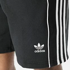 Offres 🔔 Short Jogging A Bandes Essential HK7307 Noir de Adidas Originals 💯 -Pas Cher adidas Magasin adidas 327472 HK7307 20220712T160008 02