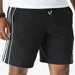 Offres 🔔 Short Jogging A Bandes Essential HK7307 Noir de Adidas Originals 💯 -Pas Cher adidas Magasin adidas 327472 HK7307 20220712T160012 05