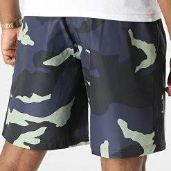 Nouveau ✨ Short Jogging A Bandes Graphics HF4872 Bleu Marine Camouflage de adidas 🌟 -Pas Cher adidas Magasin adidas 328934 HF4872 20220726T160119 04