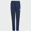 Bon marché ❤️ Pantalon Jogging Enfant A Bandes HK0323 Bleu Marine de Adidas Originals 💯 -Pas Cher adidas Magasin adidas 329835 HK0323 20220819T141658 01