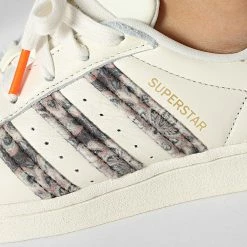Nouveau 🌟 Baskets Femme Superstar H03415 Off White Core Black Gold Metallic de Adidas Originals 😀 -Pas Cher adidas Magasin adidas 330459 H03415 20220805T160238 02