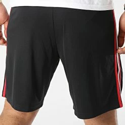 De gros 🥰 Short Jogging A Bandes Manchester United H13882 Noir de Adidas Performance ⌛ -Pas Cher adidas Magasin adidas 331018 H13882 20220804T161024 06