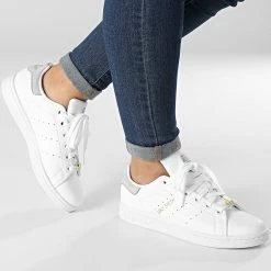 Tout neuf 🎉 Baskets Femme Stan Smith GW4240 Cloud White Grey Two Gold Metallic de Adidas Originals 😍 9 Tout neuf 🎉 Baskets Femme Stan Smith GW4240 Cloud White Grey Two Gold Metallic de Adidas Originals 😍 -Pas Cher adidas Magasin adidas 331033 GW4240 20220805T160123 03