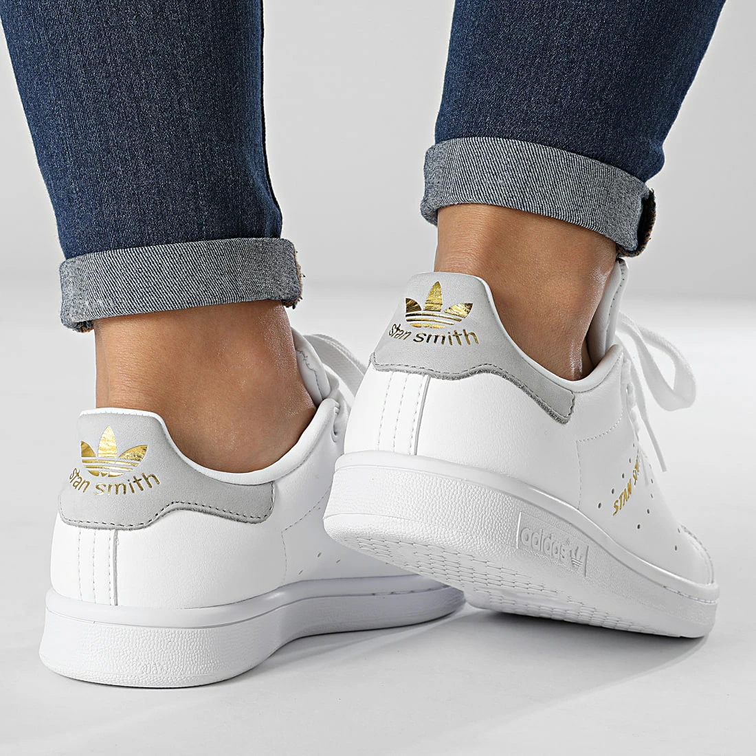 Tout neuf 🎉 Baskets Femme Stan Smith GW4240 Cloud White Grey Two Gold Metallic de Adidas Originals 😍 6 Tout neuf 🎉 Baskets Femme Stan Smith GW4240 Cloud White Grey Two Gold Metallic de Adidas Originals 😍 – Image 4