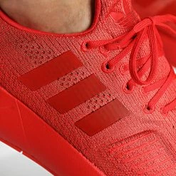 Nouveau 🎁 Baskets Swift Run 22 GZ3503 Vivid Red Alternative Amber Cloud White de Adidas Originals 🎉 -Pas Cher adidas Magasin adidas 331355 GZ3503 20220808T154938 02
