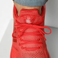Nouveau 🎁 Baskets Swift Run 22 GZ3503 Vivid Red Alternative Amber Cloud White de Adidas Originals 🎉 -Pas Cher adidas Magasin adidas 331355 GZ3503 20220808T154939 03