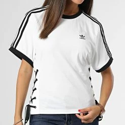 Offres ✔️ Tee 👕 Shirt Femme Laced HK5062 Blanc de Adidas Originals 🔔 -Pas Cher adidas Magasin adidas 332119 HK5062 20220819T135840 03