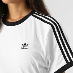 Offres ✔️ Tee 👕 Shirt Femme Laced HK5062 Blanc de Adidas Originals 🔔 -Pas Cher adidas Magasin adidas 332119 HK5062 20220819T135842 04