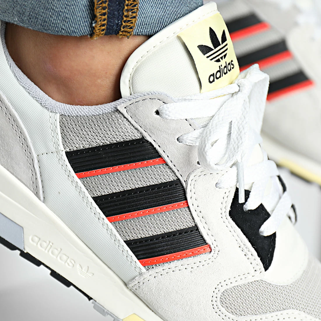 Tout neuf 🌟 Baskets ZX 420 GY2005 Crystal White Metallic Grey de Adidas Originals 🔥 4 Tout neuf 🌟 Baskets ZX 420 GY2005 Crystal White Metallic Grey de Adidas Originals 🔥 – Image 2