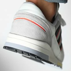 Tout neuf 🌟 Baskets ZX 420 GY2005 Crystal White Metallic Grey de Adidas Originals 🔥 10 Tout neuf 🌟 Baskets ZX 420 GY2005 Crystal White Metallic Grey de Adidas Originals 🔥 -Pas Cher adidas Magasin adidas 332344 GY2005 20220819T134910 04