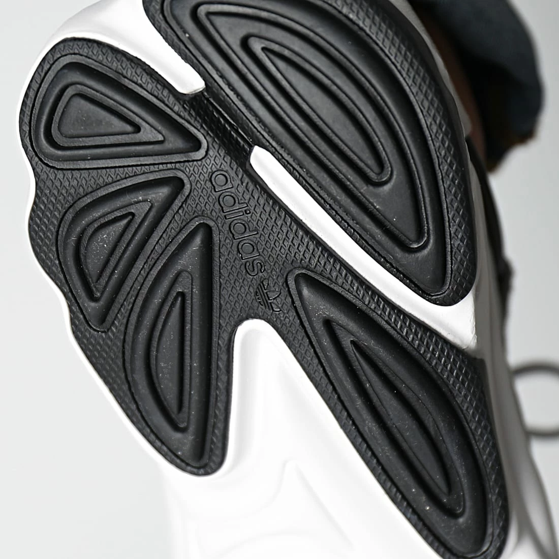 Meilleur prix 👍 Baskets Ozweego GY9519 Dash Grey Silver Metallic Core Black de Adidas Originals 🤩 7 Meilleur prix 👍 Baskets Ozweego GY9519 Dash Grey Silver Metallic Core Black de Adidas Originals 🤩 – Image 5