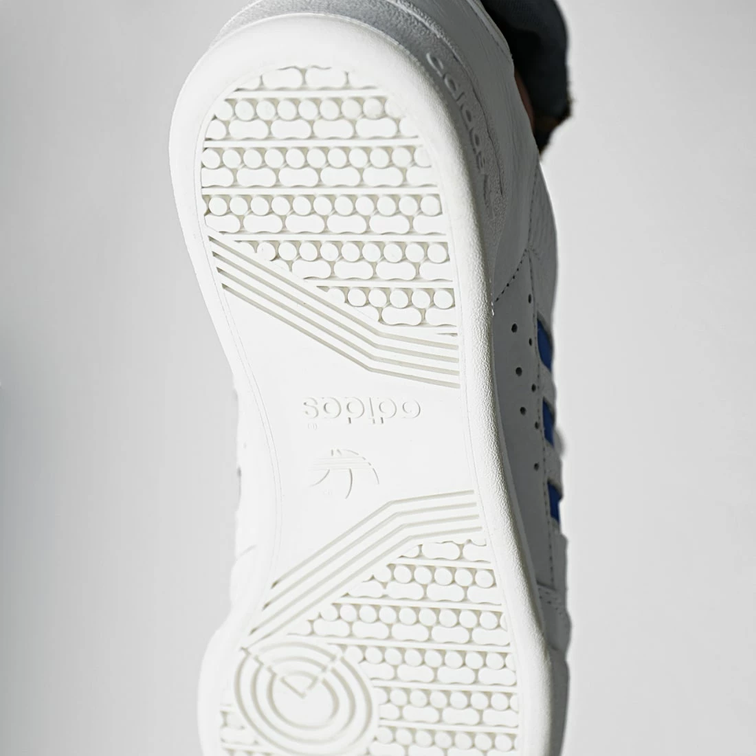 Meilleure vente 🛒 Baskets Continental 80 Stripes GX4468 Cloud White Blue Off White de Adidas Originals 🥰 7 Meilleure vente 🛒 Baskets Continental 80 Stripes GX4468 Cloud White Blue Off White de Adidas Originals 🥰 – Image 5