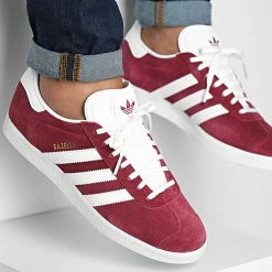 Remise 👏 Baskets Gazelle B41645 Classic Burgundy Cloud White Gold Metallic de adidas ⌛