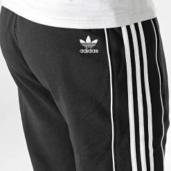 Les meilleures critiques de 🔔 Pantalon Jogging A Bandes Essential HK7319 Noir de Adidas Originals ✨ 14 Les meilleures critiques de 🔔 Pantalon Jogging A Bandes Essential HK7319 Noir de Adidas Originals ✨ -Pas Cher adidas Magasin adidas 333516 HK7319 20220829T155911 06