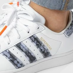 Les meilleures critiques de 🤩 Baskets Femme Superstar H03414 Footwear White Wonder Steel Gold Metallic de Adidas Originals 😍 -Pas Cher adidas Magasin adidas 336723 H03414 20220921T152556 02