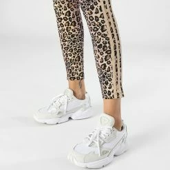 Coupon 🎁 Legging Femme A Bandes HK5191 Léopard Beige de Adidas Originals ⭐ -Pas Cher adidas Magasin adidas 336738 HK5191 20221011T145157 04