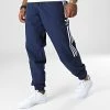 Meilleur prix 🥰 Pantalon Jogging A Bandes Lock Up HL2193 Bleu Marine de Adidas Originals 🎁 2 Meilleur prix 🥰 Pantalon Jogging A Bandes Lock Up HL2193 Bleu Marine de Adidas Originals 🎁 -Pas Cher adidas Magasin adidas 336988 HL2193 20220915T154512 01