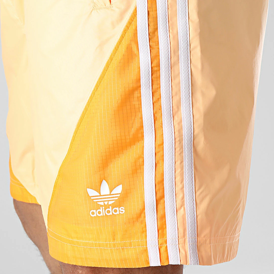 Grosses soldes 👍 Short Jogging A Bandes ☀️ Summer SST HC2098 Orange de Adidas Originals 👍 4 Grosses soldes 👍 Short Jogging A Bandes ☀️ Summer SST HC2098 Orange de Adidas Originals 👍 – Image 2