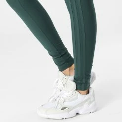 De gros 👍 Legging A Bandes Femme HN5904 Vert de Adidas Originals 🔥 -Pas Cher adidas Magasin adidas 338783 HN5904 20221110T144003 04