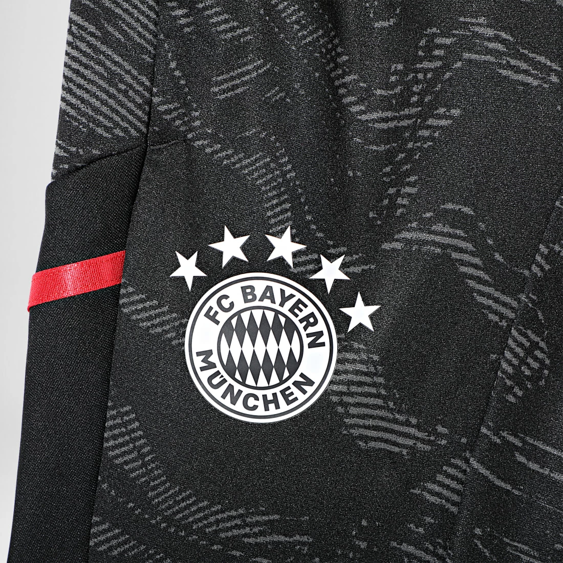 Acheter ⭐ Pantalon Jogging A Bandes Enfant FC Bayern HF1398 Noir de Adidas Performance 🤩 5 Acheter ⭐ Pantalon Jogging A Bandes Enfant FC Bayern HF1398 Noir de Adidas Performance 🤩 – Image 3