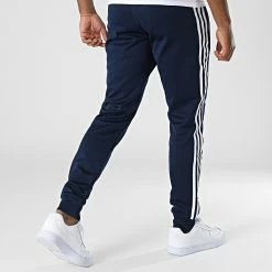 Les meilleures critiques de 💯 Pantalon Jogging A Bandes HK7353 Bleu Marine de Adidas Originals 🛒 11 Les meilleures critiques de 💯 Pantalon Jogging A Bandes HK7353 Bleu Marine de Adidas Originals 🛒 -Pas Cher adidas Magasin adidas 339392 HK7353 20221026T135858 04