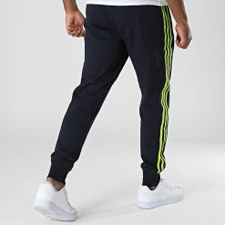 Meilleure affaire ✨ Pantalon Jogging A Bandes MUFC HE6660 Bleu Marine de Adidas Performance 🧨 -Pas Cher adidas Magasin adidas 339397 HE6660 20221026T135939 04