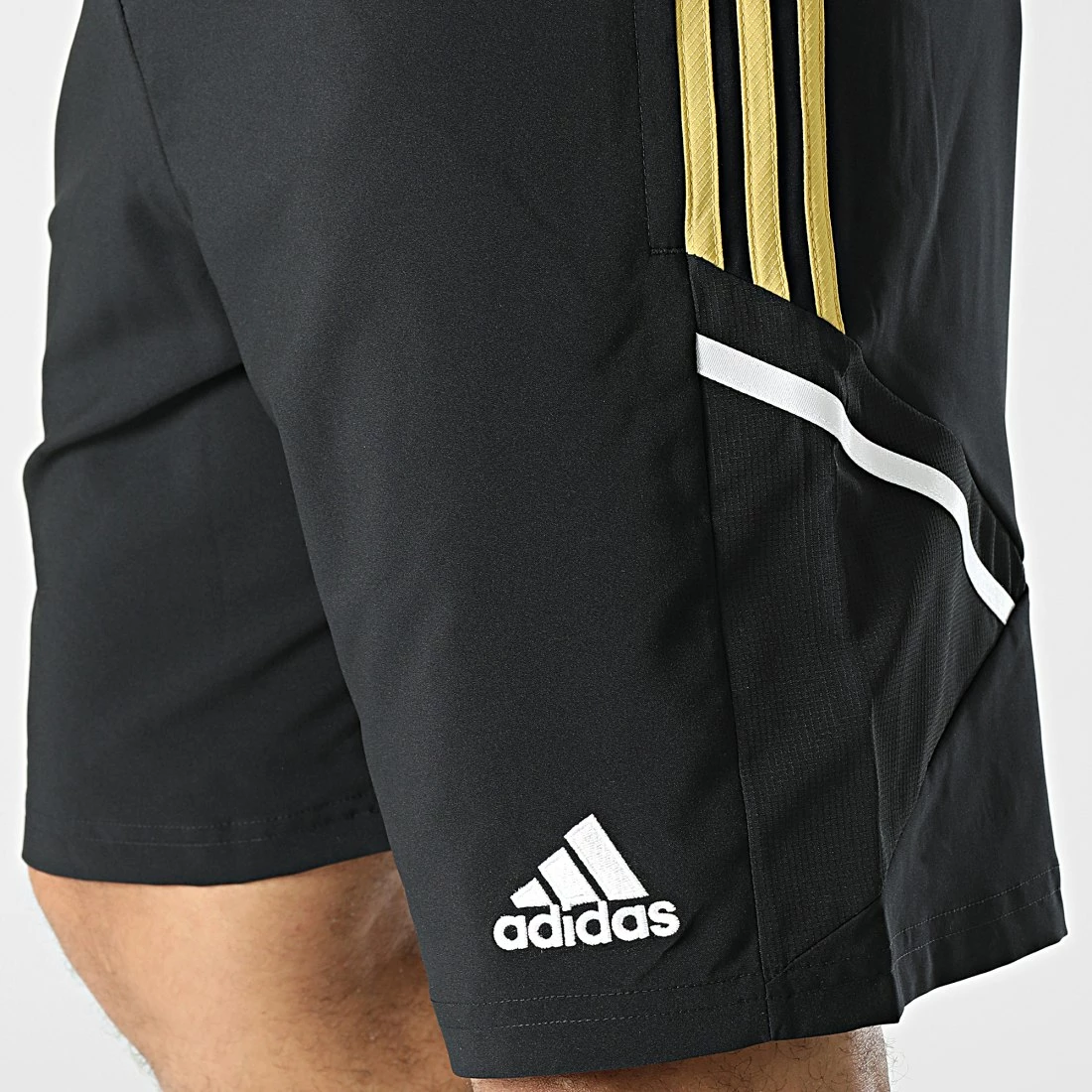 Le moins cher 🤩 Short Jogging A Bandes Juventus H56708 Noir de Adidas Performance 👍 8 Le moins cher 🤩 Short Jogging A Bandes Juventus H56708 Noir de Adidas Performance 👍 – Image 6