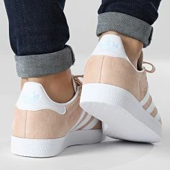 Remise 🤩 Baskets Femme Gazelle GZ1961 Halo Blush Cloud White Ammost Blue de Adidas Originals 🧨 10 Remise 🤩 Baskets Femme Gazelle GZ1961 Halo Blush Cloud White Ammost Blue de Adidas Originals 🧨 -Pas Cher adidas Magasin adidas 339658 GZ1961 20221028T120406 04