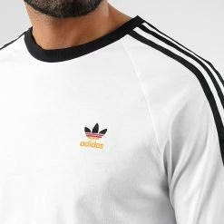 Meilleur prix ⭐ Tee 👚 Shirt A Bandes HK7420 Blanc de Adidas Originals ❤️ 8 Meilleur prix ⭐ Tee 👚 Shirt A Bandes HK7420 Blanc de Adidas Originals ❤️ -Pas Cher adidas Magasin adidas 340525 HK7420 20220929T160258 02